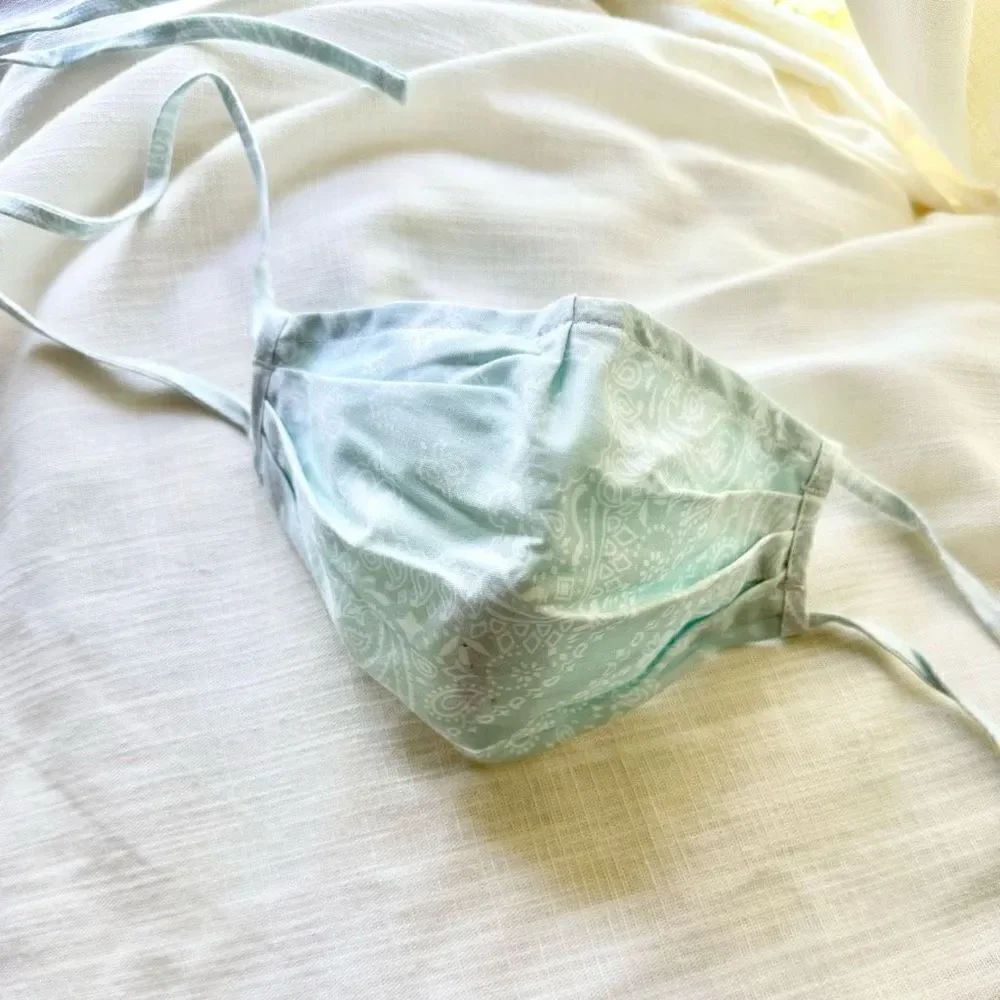 Light blue paisley print face mask